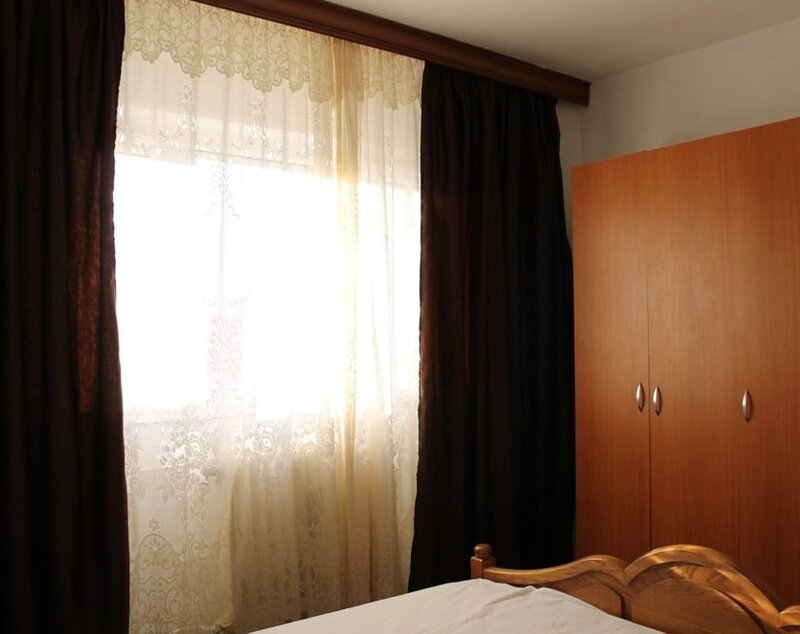 Titan, Aleea Buhusi, aproape de Auchan, zugravit, ocazie