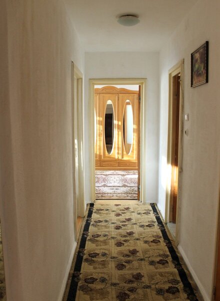 Titan, Aleea Buhusi, aproape de Auchan, zugravit, ocazie