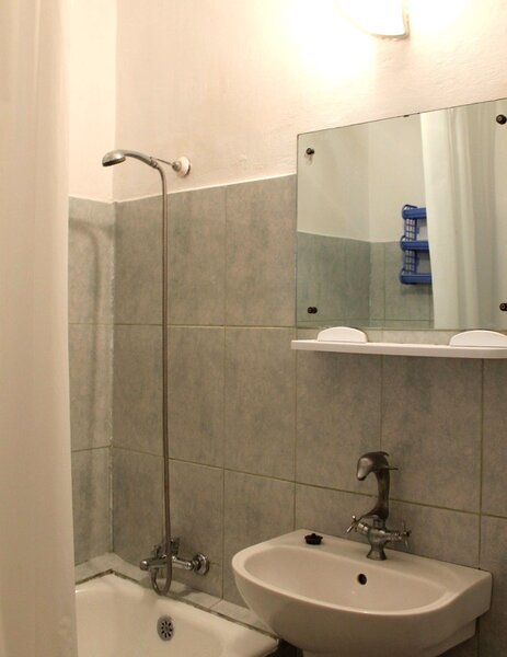 Titan, Aleea Buhusi, aproape de Auchan, zugravit, ocazie